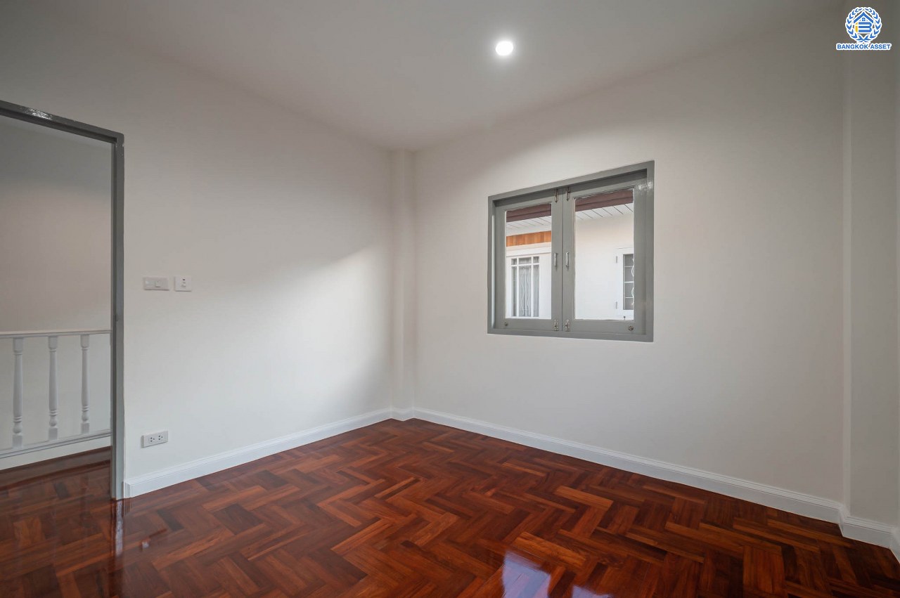 บ้านมือสองตกแต่งใหม่ โครงการ เพอร์เฟคเพลส รัตนาธิเบศร์-ไทรม้า รองรับความสุข บนเนื้อที่ 50 ตร.ว. พื้นที่ใช้สอย 147.04 ตร.ม. ฟังก์ชัน 3 ห้องนอน 2 ห้องน้ำ จอดรถได้ 1 คัน ทำเลเชื่อมต่อได้หลายเส้นทาง ติดถนนราชพฤกษ์ และรถไฟฟ้าสายสีม่วง "สถานีบางรักน้อยท่าอิฐ"...